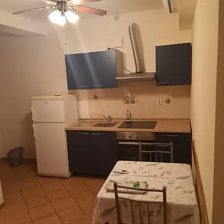 Luka Apartment Uble